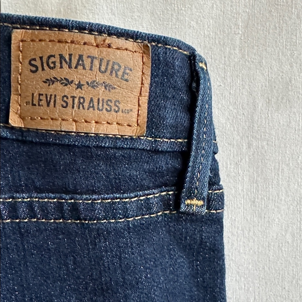 Signature by Levi Strauss mid rise bootcut dark wash jeans, size 12L - Picture 7 of 10
